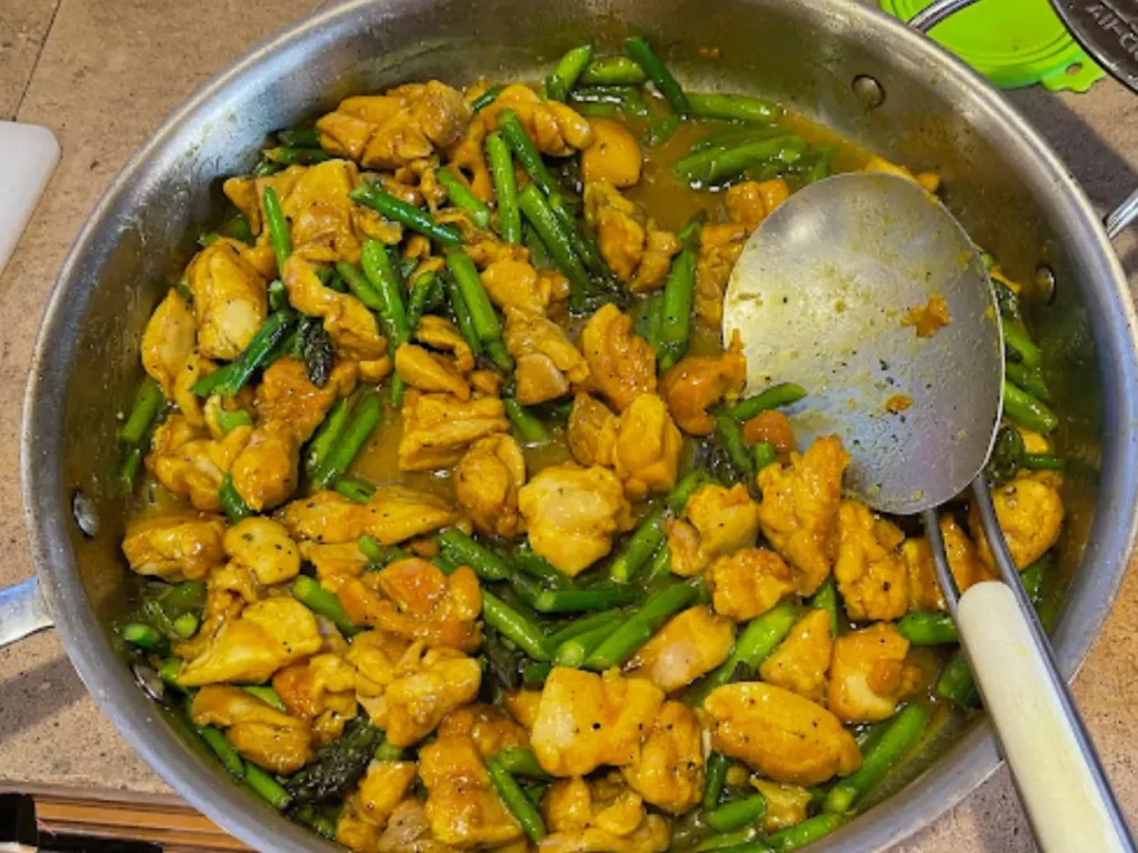 Asparagus with Black Pepper And Chicken