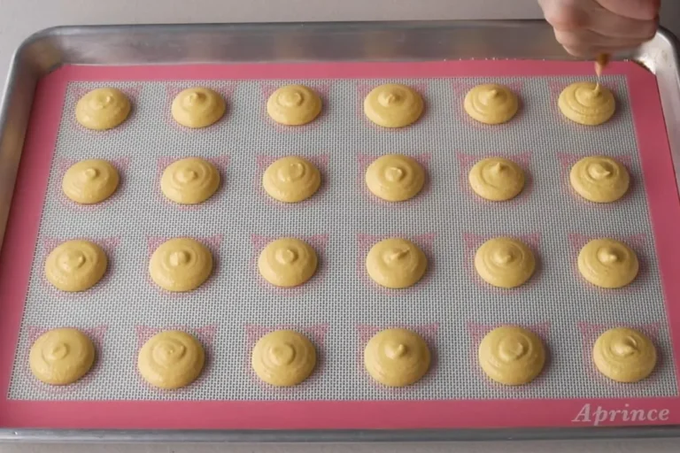 Gold Macarons - Step 8