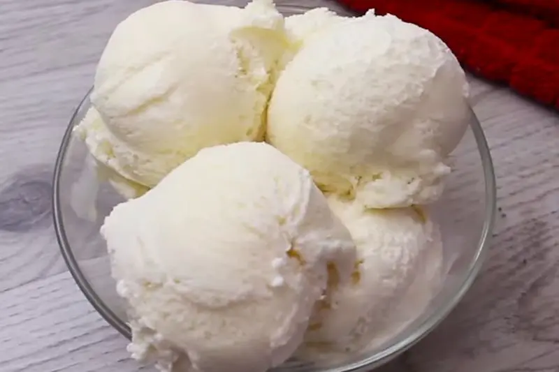 Vanilla Ice Cream With Eggs