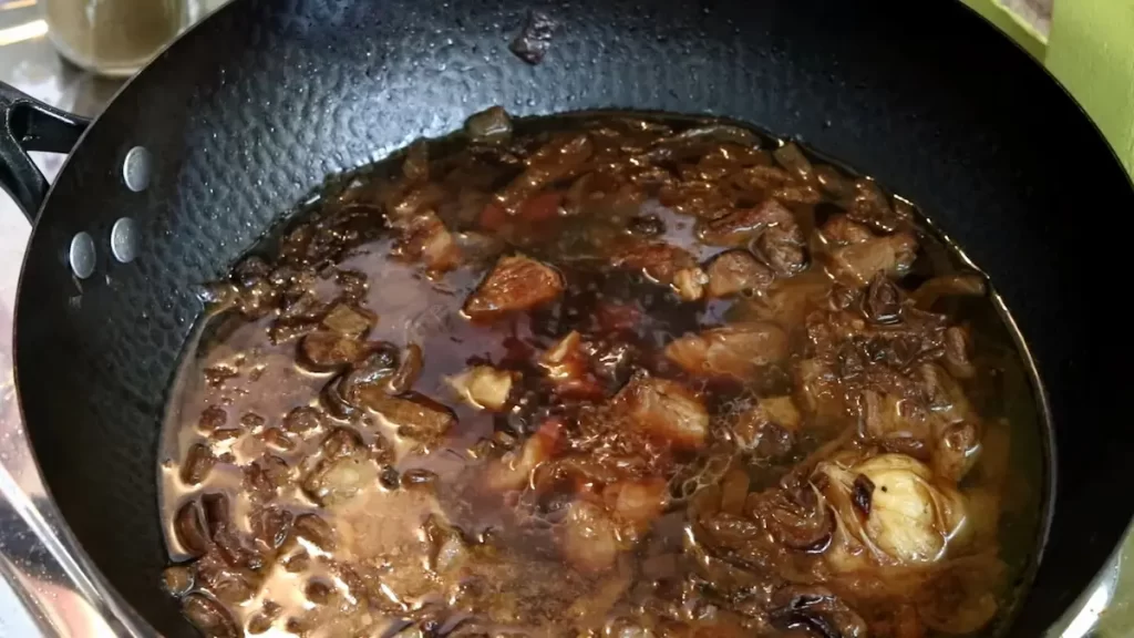 cook fried beef with fried onions and garlic in the wok