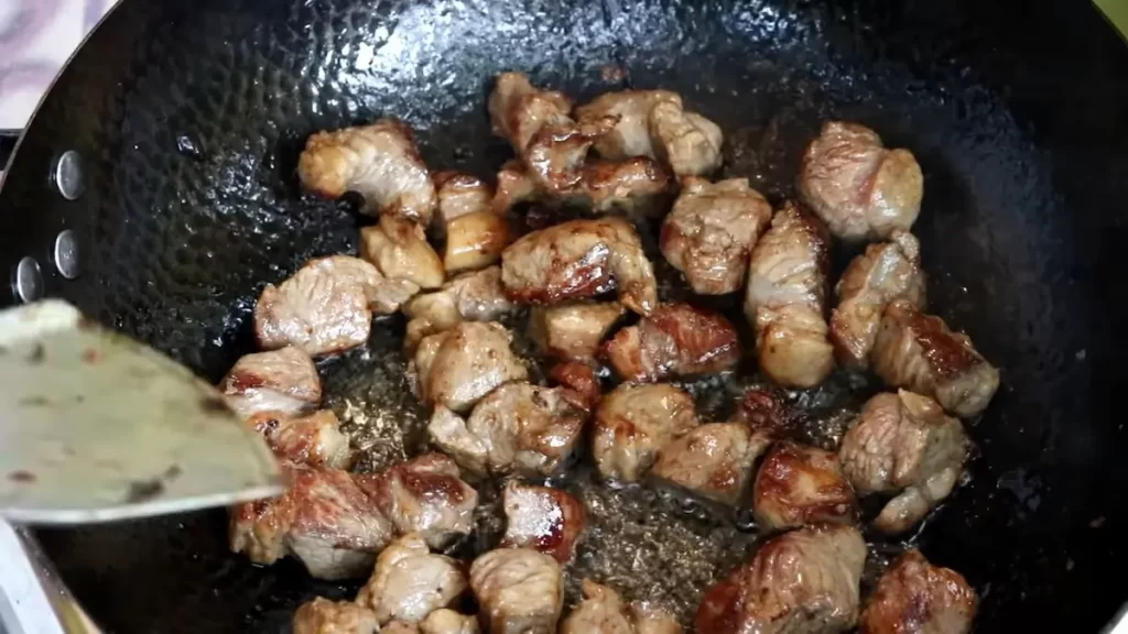 stir fry beef meat in the wok
