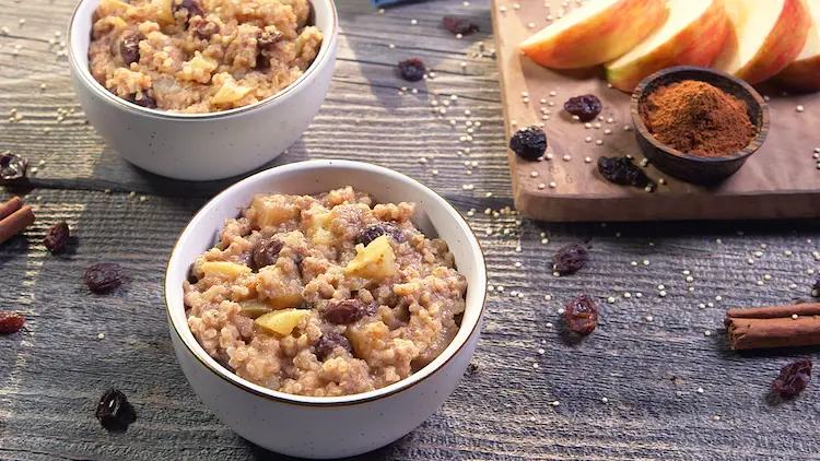 Breakfast Quinoa with Cinnamon and Apples