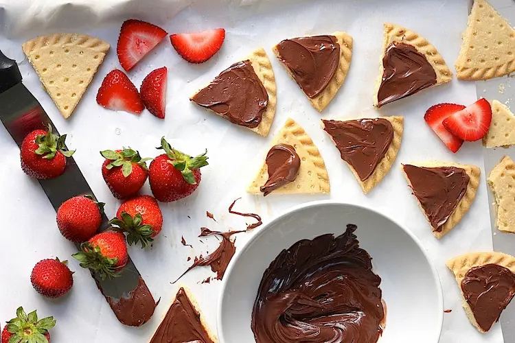 Biscuits with Nutella and Sliced Strawberries