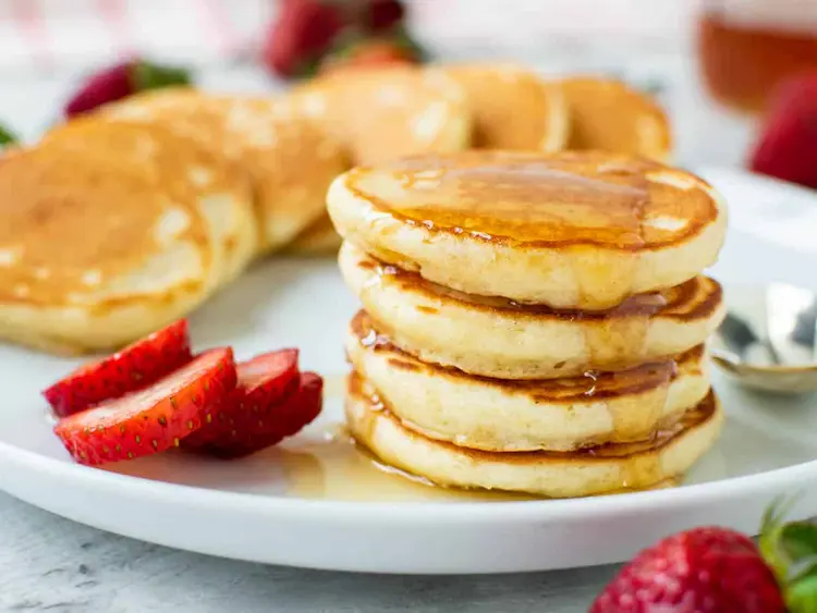 Mini Pancakes with Maple Syrup
