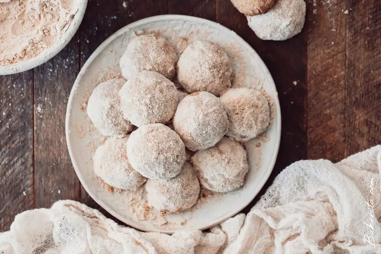 Almond Flour Vegan Snowballs