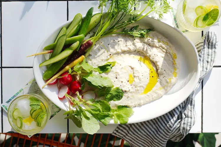 White Bean and Roasted Garlic Dip with Crudités