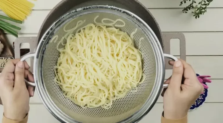 draining spagetti noodles