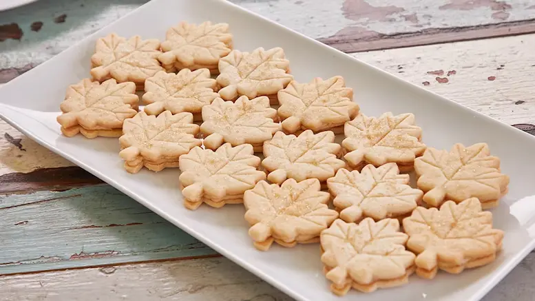 Maple leaf cream cookies